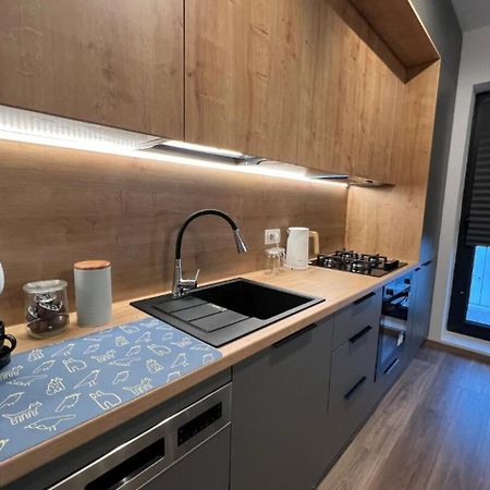 High-Rise Luxury Apartment With Free Parking Bukarest Exteriör bild