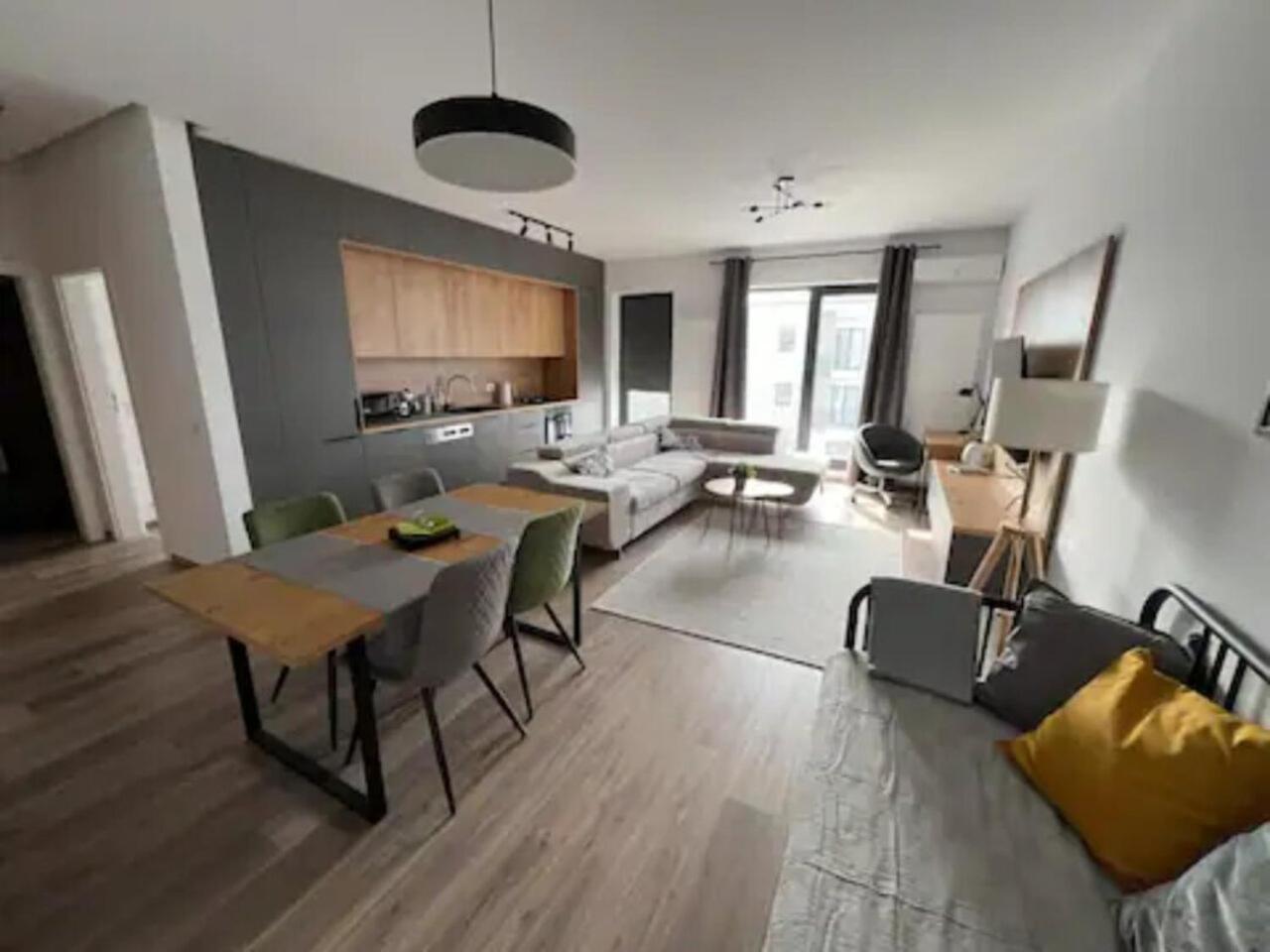 High-Rise Luxury Apartment With Free Parking Bukarest Exteriör bild