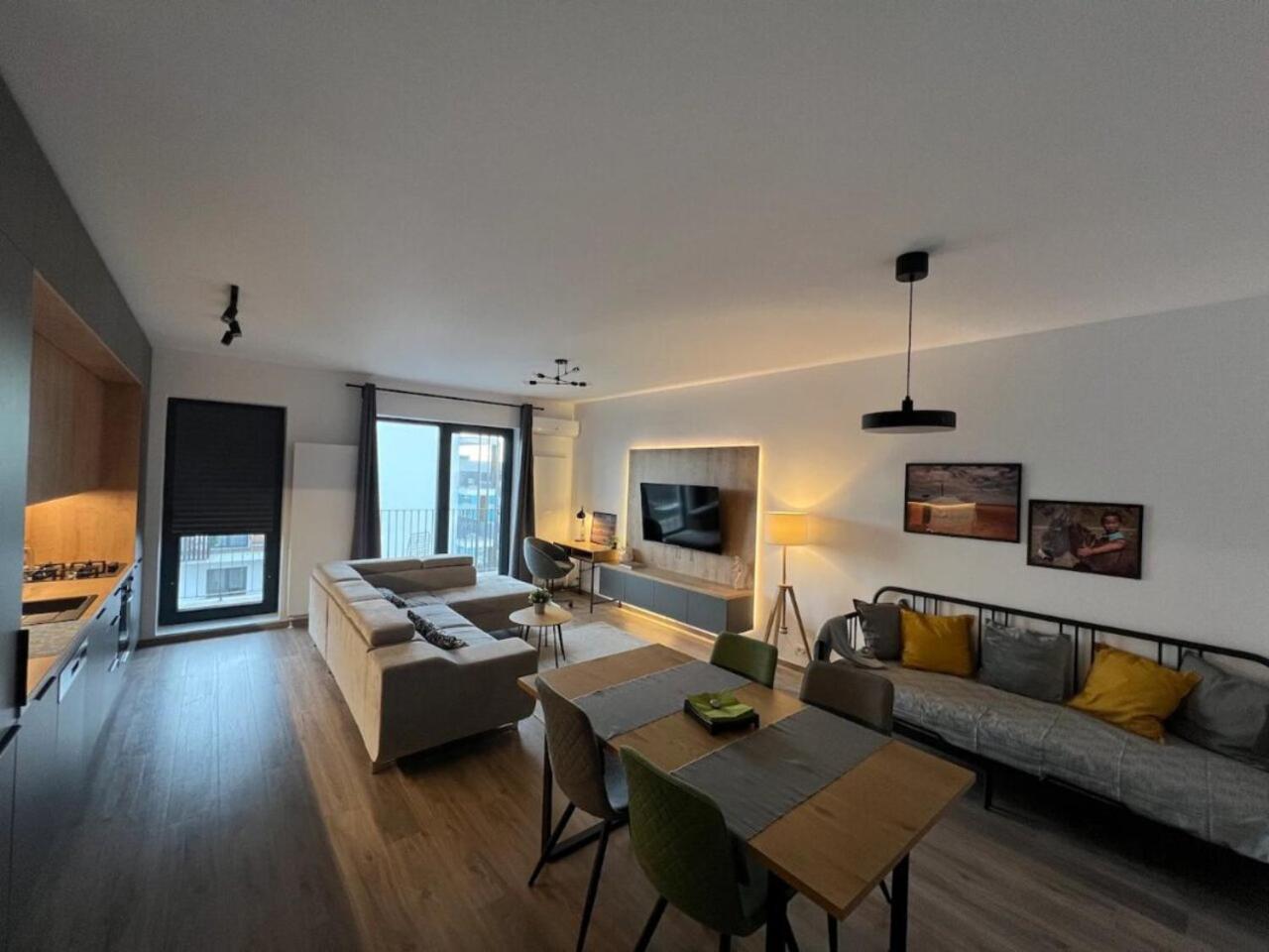High-Rise Luxury Apartment With Free Parking Bukarest Exteriör bild