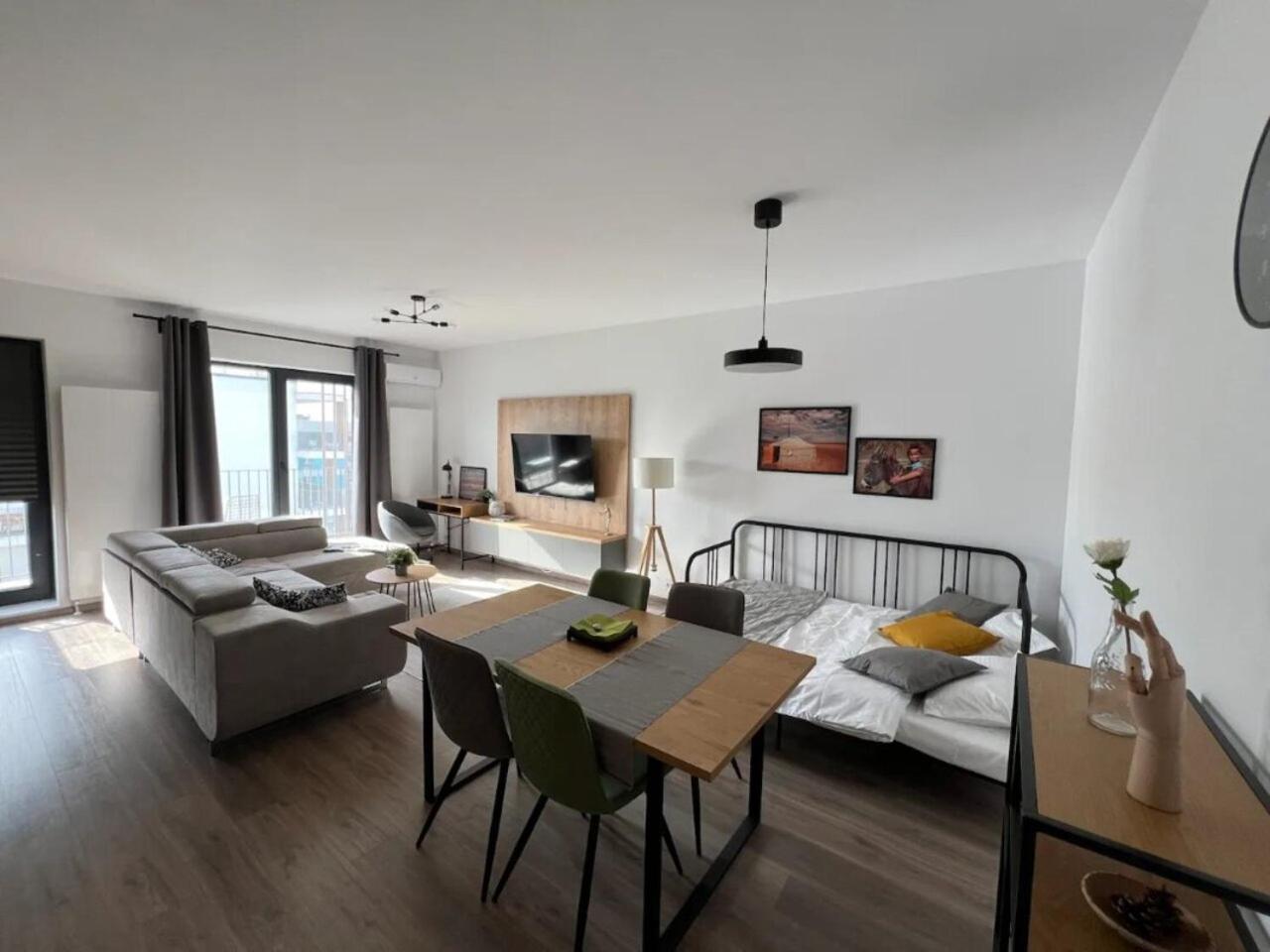 High-Rise Luxury Apartment With Free Parking Bukarest Exteriör bild