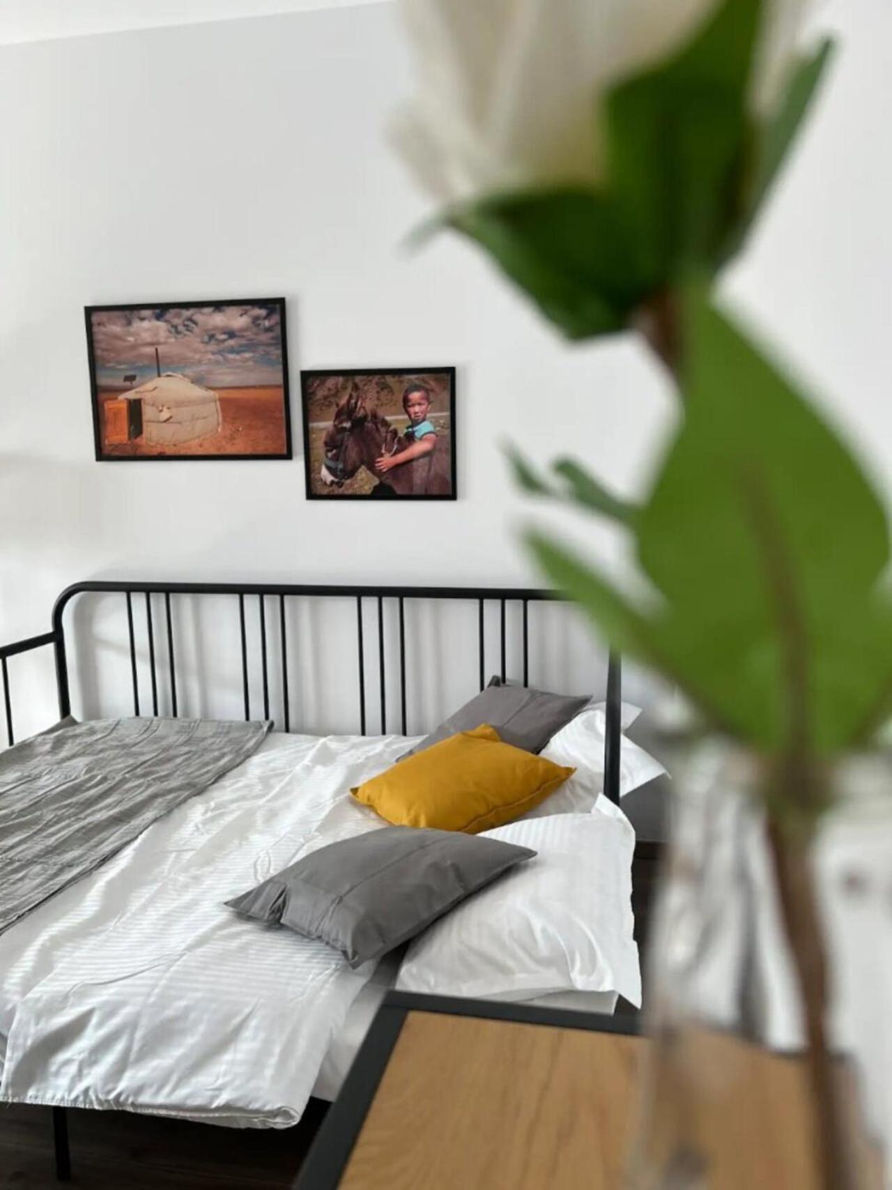High-Rise Luxury Apartment With Free Parking Bukarest Exteriör bild