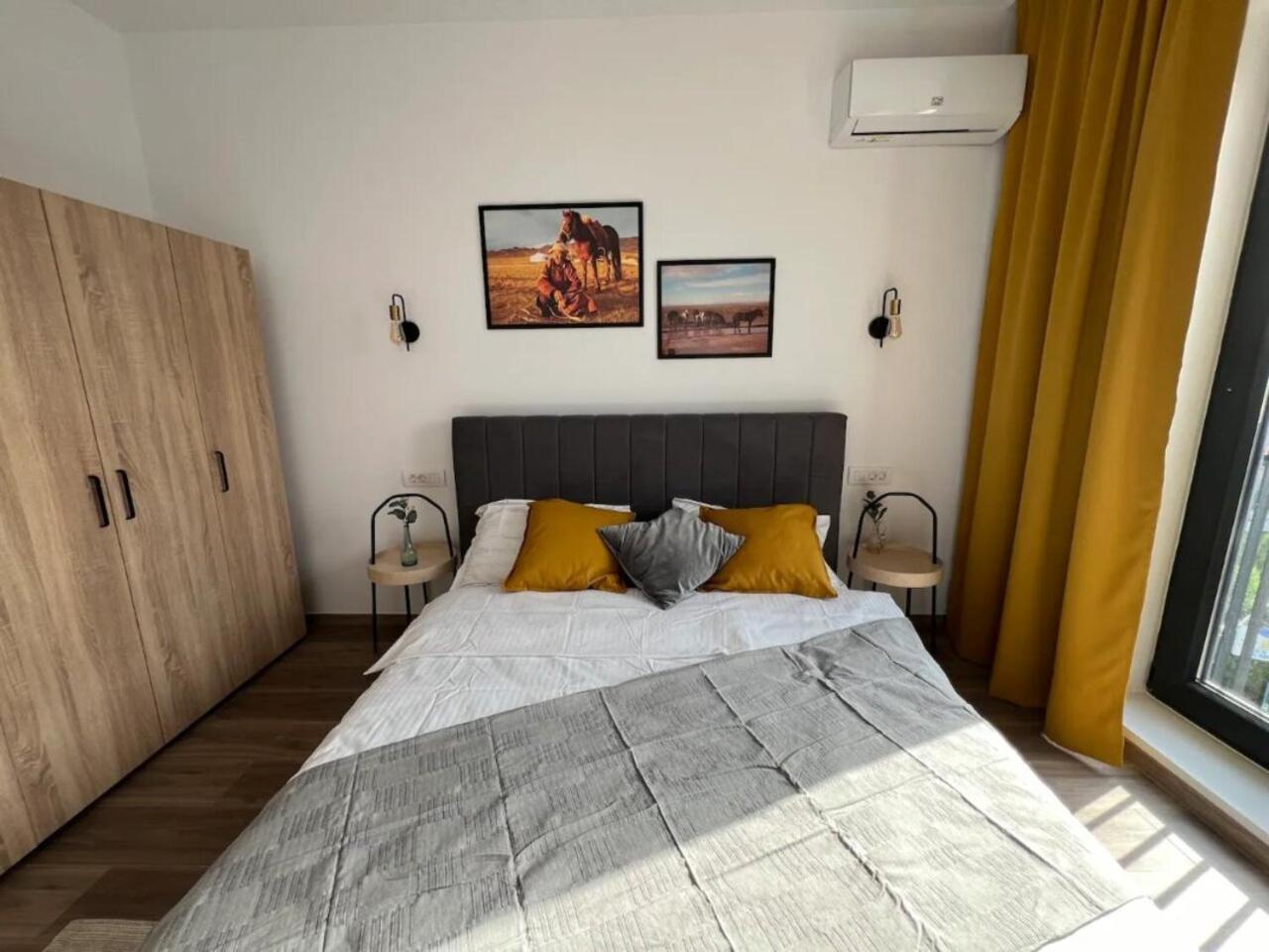 High-Rise Luxury Apartment With Free Parking Bukarest Exteriör bild
