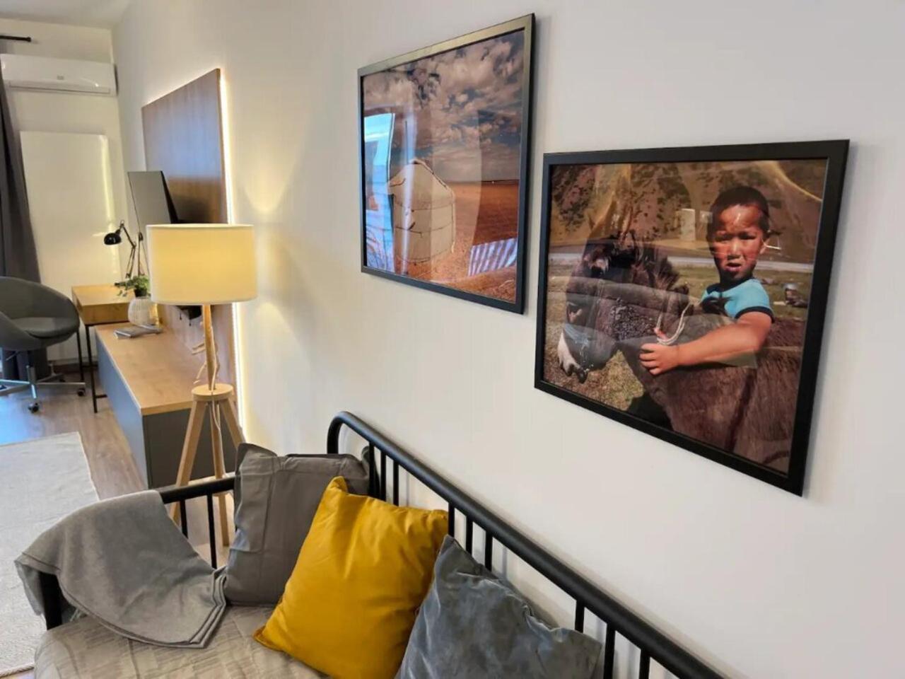High-Rise Luxury Apartment With Free Parking Bukarest Exteriör bild