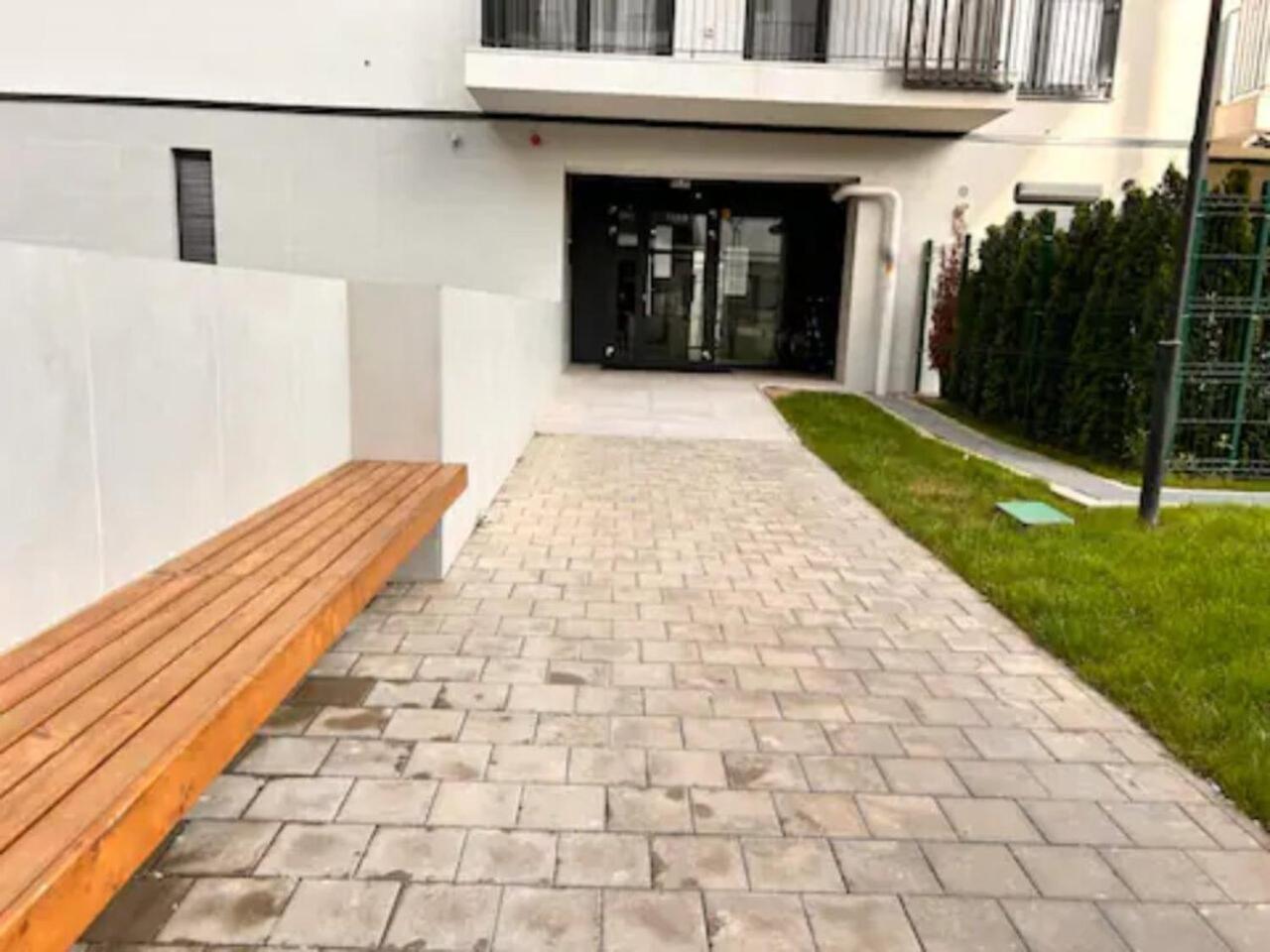 High-Rise Luxury Apartment With Free Parking Bukarest Exteriör bild