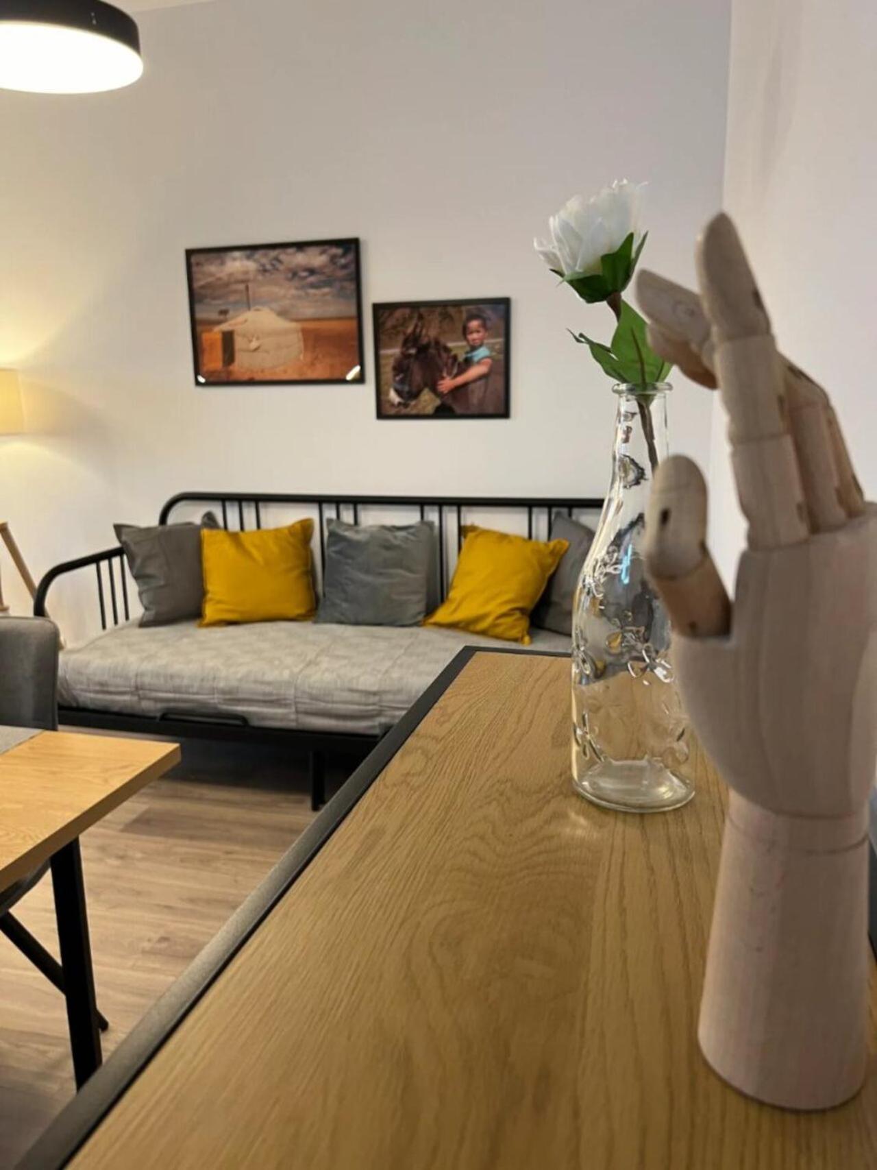 High-Rise Luxury Apartment With Free Parking Bukarest Exteriör bild